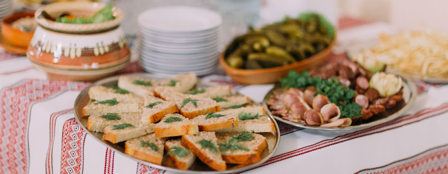 Traditional-Easter-Table